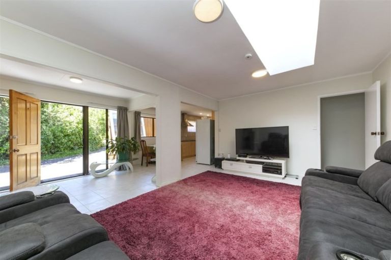 Photo of property in 1/69 Glencoe Road, Browns Bay, Auckland, 0630