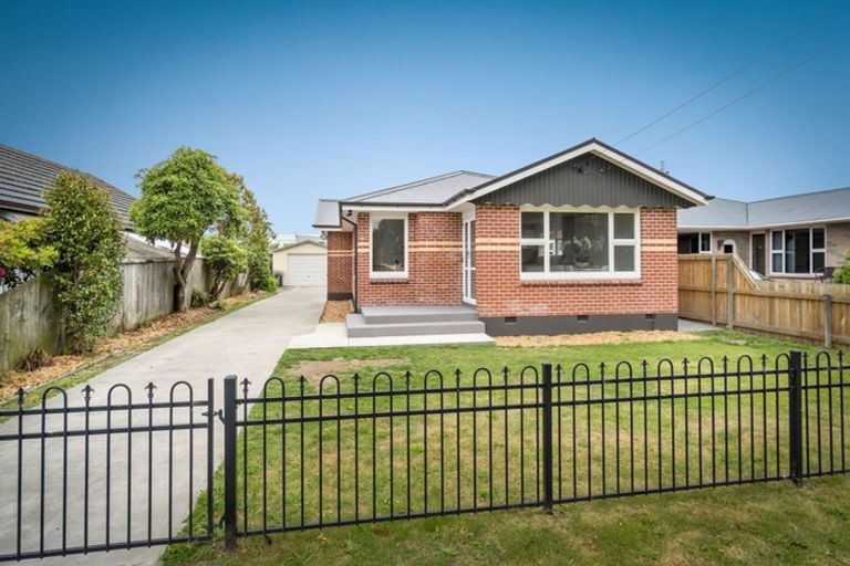 Photo of property in 112 Wainoni Road, Avondale, Christchurch, 8061
