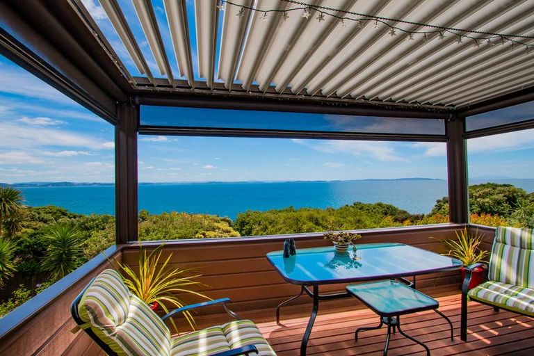 Photo of property in 60 Pacific Parade, Army Bay, Whangaparaoa, 0930