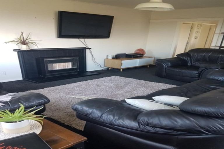 Photo of property in 48 Omata Road, Marfell, New Plymouth, 4310