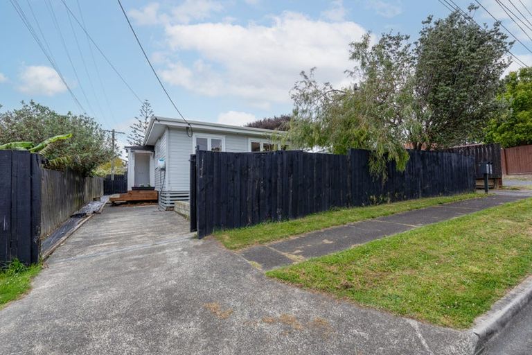 Photo of property in 1/74 Forest Hill Road, Henderson, Auckland, 0612