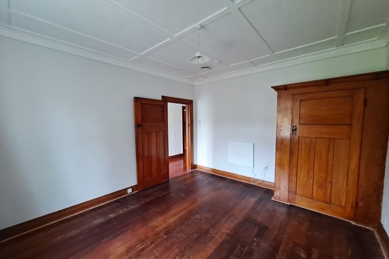 Photo of property in 22 Bracken Street, New Plymouth, 4310