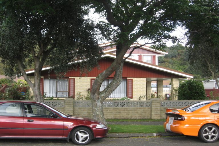 Photo of property in 13 Mcenroe Grove, Naenae, Lower Hutt, 5011