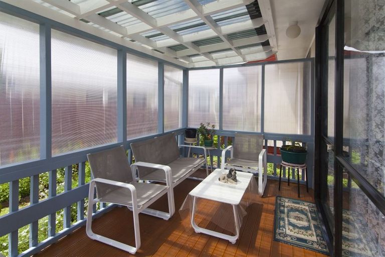 Photo of property in 2 Ireland Place, Ranui, Auckland, 0612