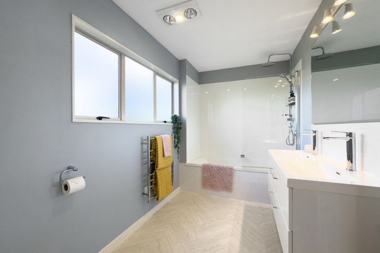 Photo of property in 60 Holmes Road, Manurewa, Auckland, 2102