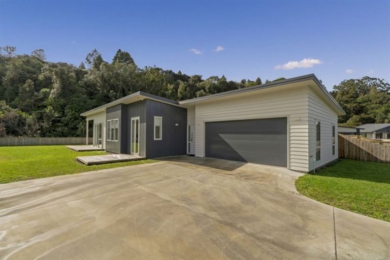 Photo of property in 28 Alf Simpson Drive, Whitianga, 3510