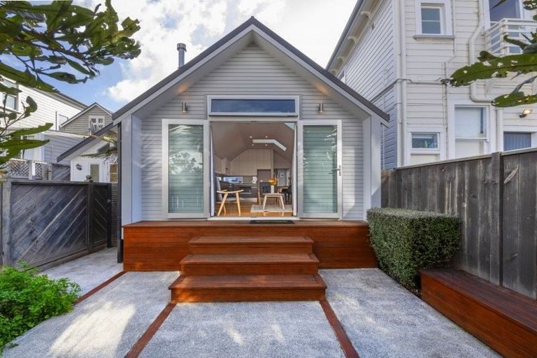 Photo of property in 63 Brougham Street, Mount Victoria, Wellington, 6011