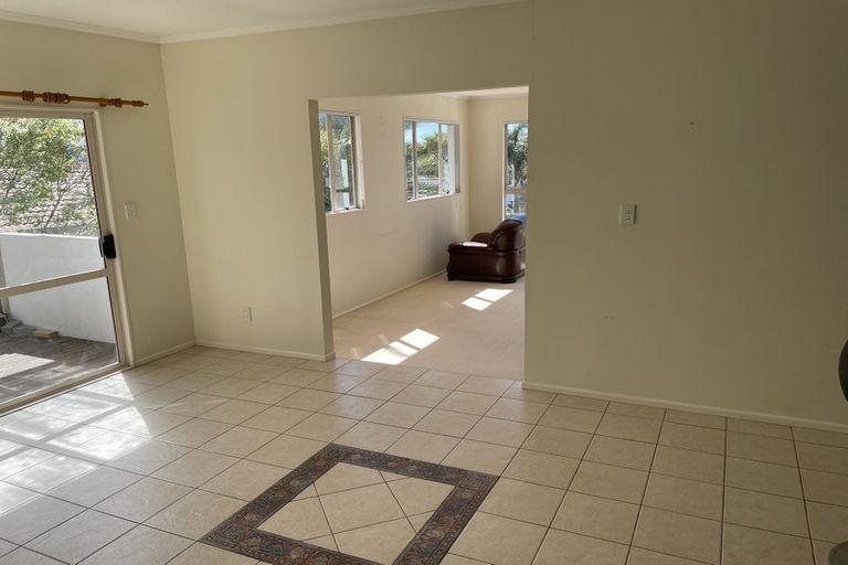Photo of property in 22 Ponderosa Drive, Oteha, Auckland, 0632
