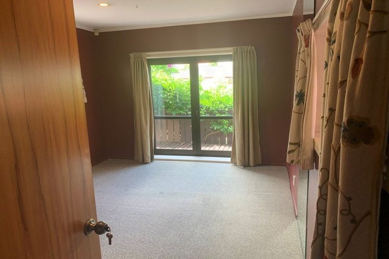 Photo of property in 27-29 Wairau Road, Forrest Hill, Auckland, 0627