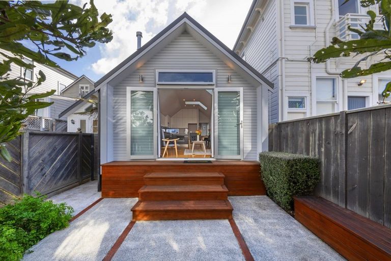 Photo of property in 63 Brougham Street, Mount Victoria, Wellington, 6011