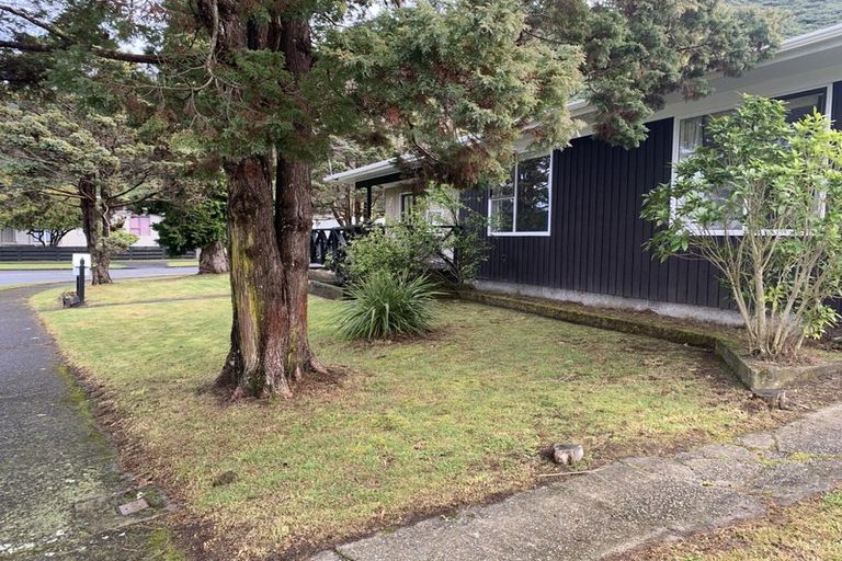Photo of property in 33 Larchmont Grove, Totara Park, Upper Hutt, 5018