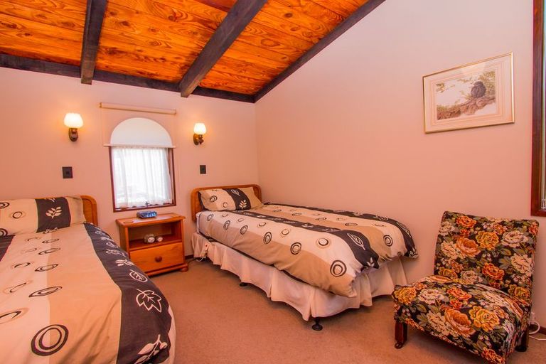 Photo of property in 60 Pacific Parade, Army Bay, Whangaparaoa, 0930