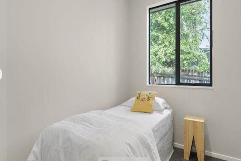 Photo of property in 99 Kemp Road, Massey, Auckland, 0614