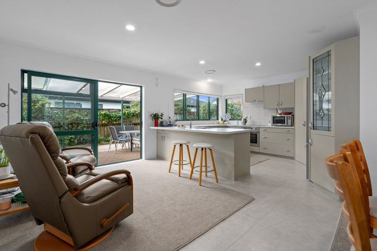 Photo of property in 8 Oaklands Drive, Cambridge, 3434