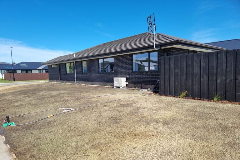 Photo of property in 2 Cabbage Close, Halswell, Christchurch, 8025