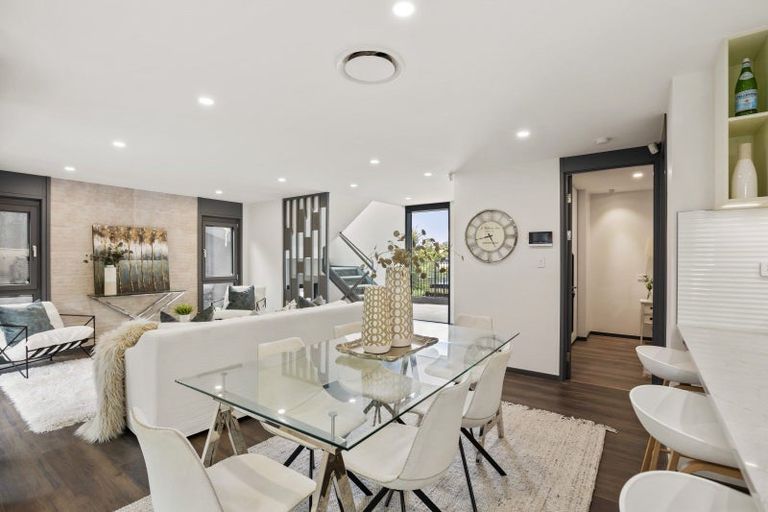 Photo of property in 48a Peter Terrace, Castor Bay, Auckland, 0620