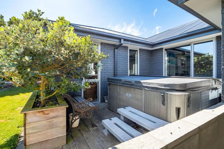 Photo of property in 27 Reka Street, Parklands, Christchurch, 8083