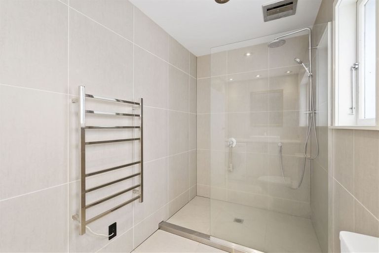 Photo of property in 4 Greville Road, Pinehill, Auckland, 0632