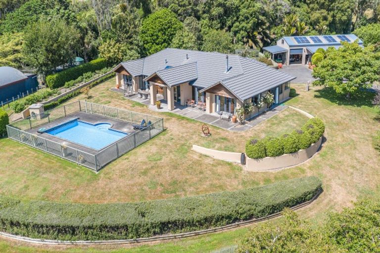 Photo of property in 40 Manakau Heights Drive, Manakau, Otaki, 5583