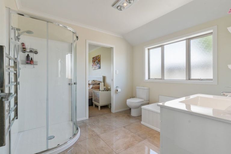 Photo of property in 6 Madison Street, Carterton, 5713