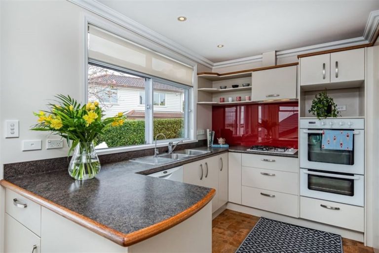 Photo of property in 1/8 Lansdowne Street, Bayswater, Auckland, 0622