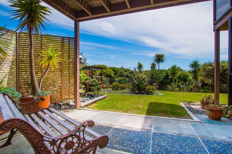 Photo of property in 60 Pacific Parade, Army Bay, Whangaparaoa, 0930