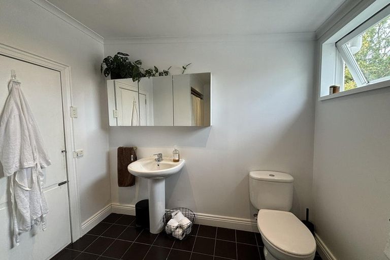 Photo of property in 8 Beach Road, Northcote Point, Auckland, 0627