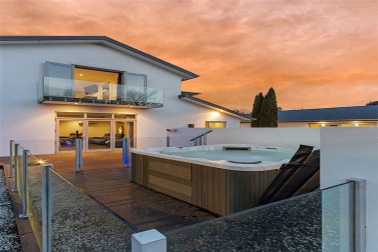 Photo of property in 97e Englefield Road, Northwood, Christchurch, 8051