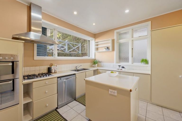 Photo of property in 4 Wesley Road, Kelburn, Wellington, 6012