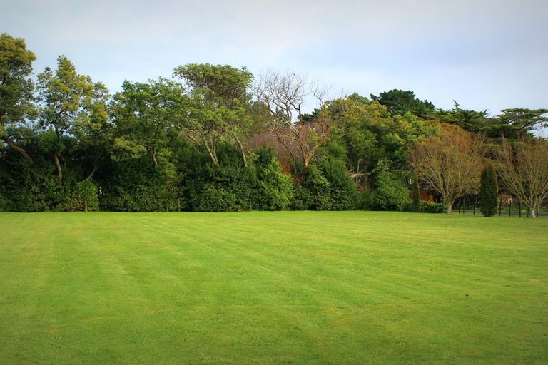 Photo of property in 64 Richmond Road, Carterton, 5713