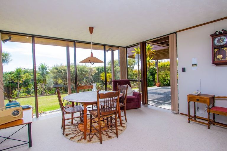 Photo of property in 60 Pacific Parade, Army Bay, Whangaparaoa, 0930