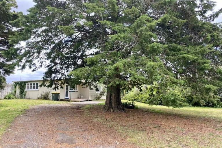 Photo of property in 122 Tawa Road, Kumeu, 0891