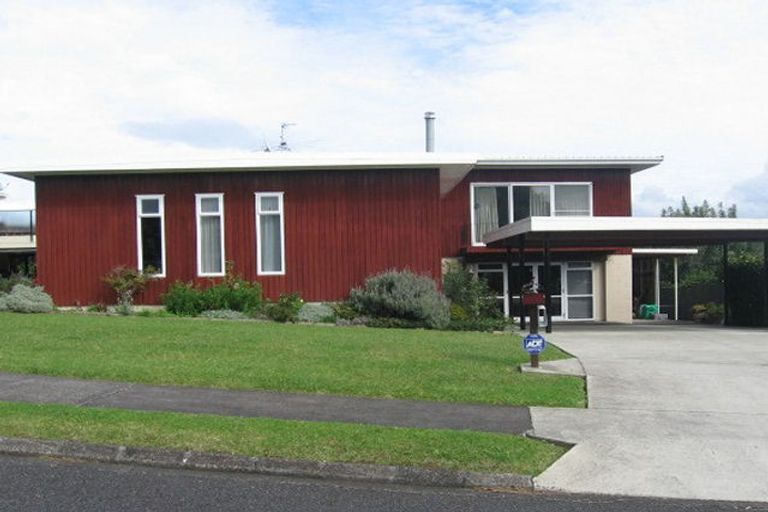 Photo of property in 22 Treeway, Sunnyhills, Auckland, 2010