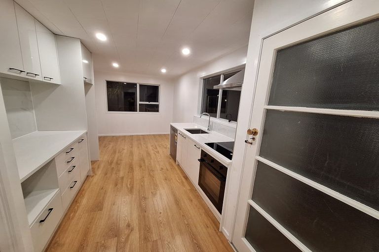 Photo of property in 2/56 Lavery Place, Sunnynook, Auckland, 0632