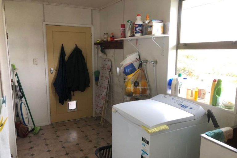 Photo of property in 10 Deakin Place, Clive, 4102