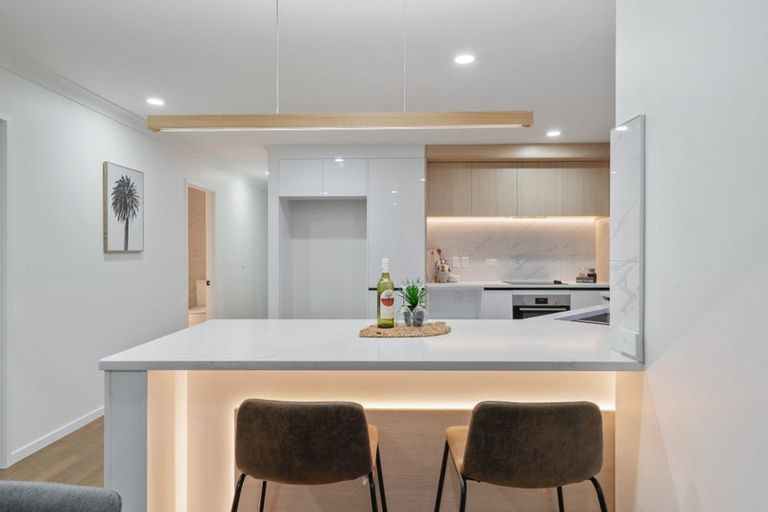 Photo of property in 12 Hocken Place, Mangere Bridge, Auckland, 2022