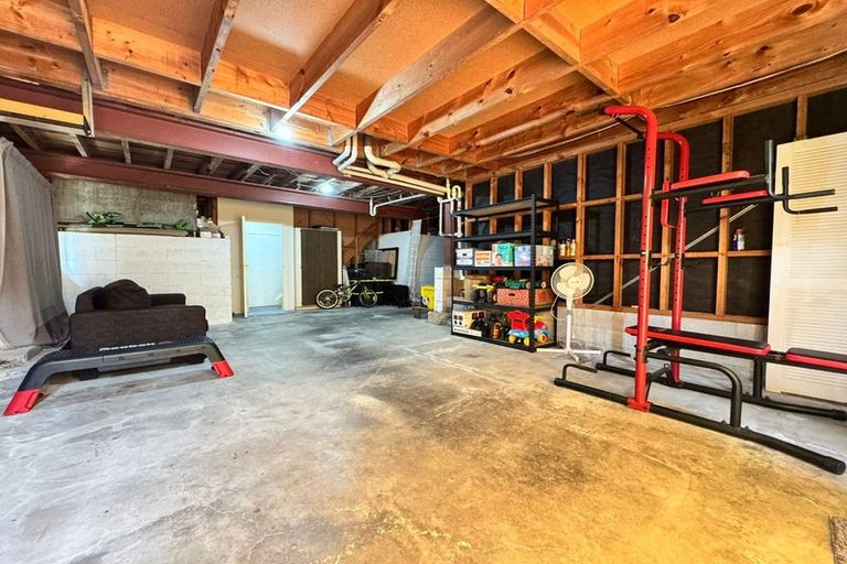 Photo of property in 7 Golf Road, New Lynn, Auckland, 0600