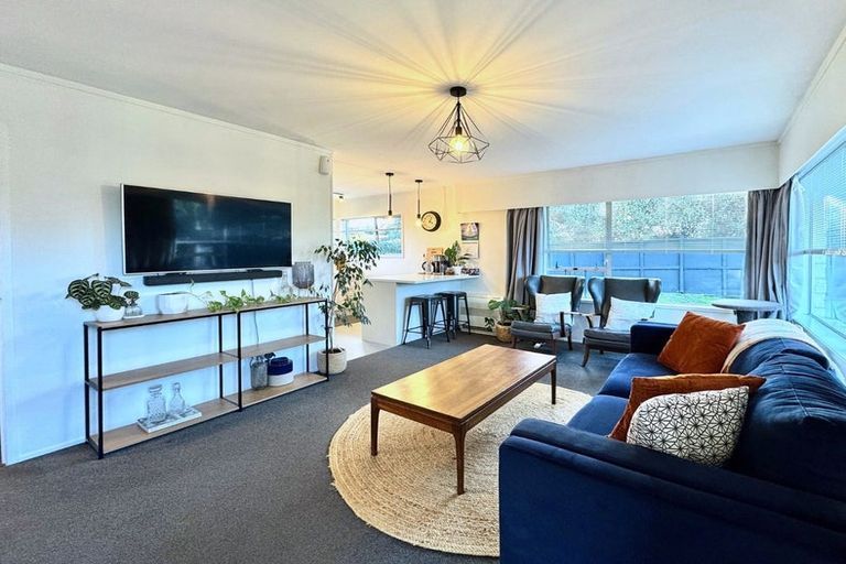 Photo of property in 2/15 Gloaming Place, Conifer Grove, Takanini, 2112