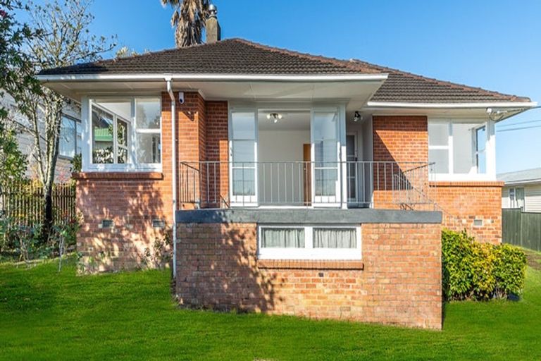 Photo of property in 4 Seaview Road, Glenfield, Auckland, 0629