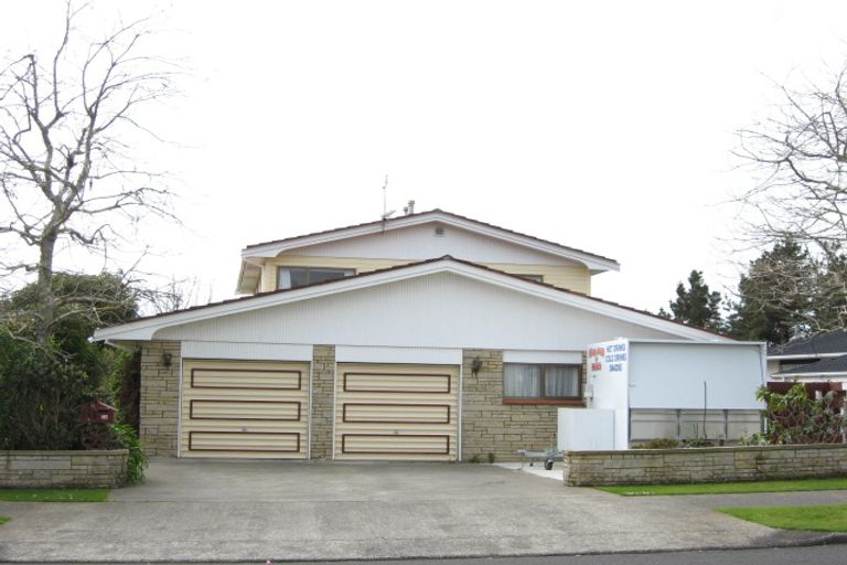 Photo of property in 32 Truby King Street, Merrilands, New Plymouth, 4312