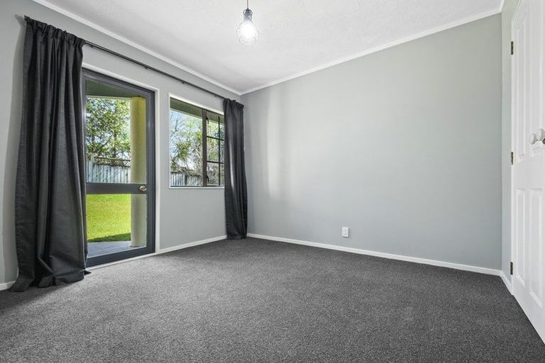 Photo of property in 17 Tokay Place, Huapai, Kumeu, 0810
