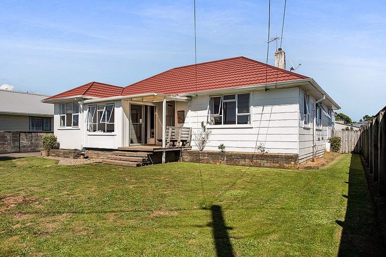 Photo of property in 62 Lismore Street, Merrilands, New Plymouth, 4312