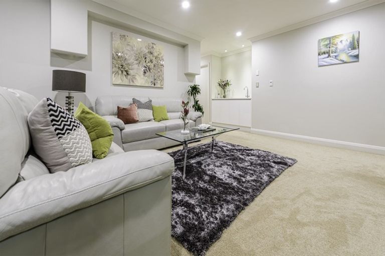 Photo of property in 28 Leburn Crescent, Flat Bush, Auckland, 2016