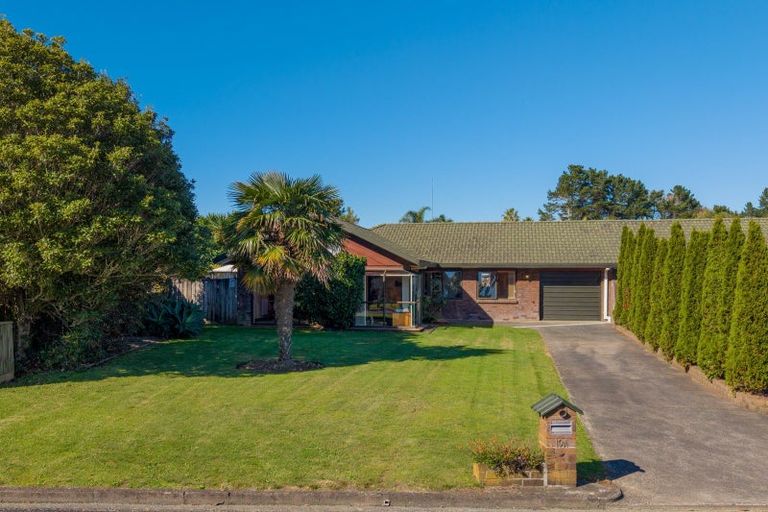 Photo of property in 19a Litchfield Place, Clarks Beach, 2122