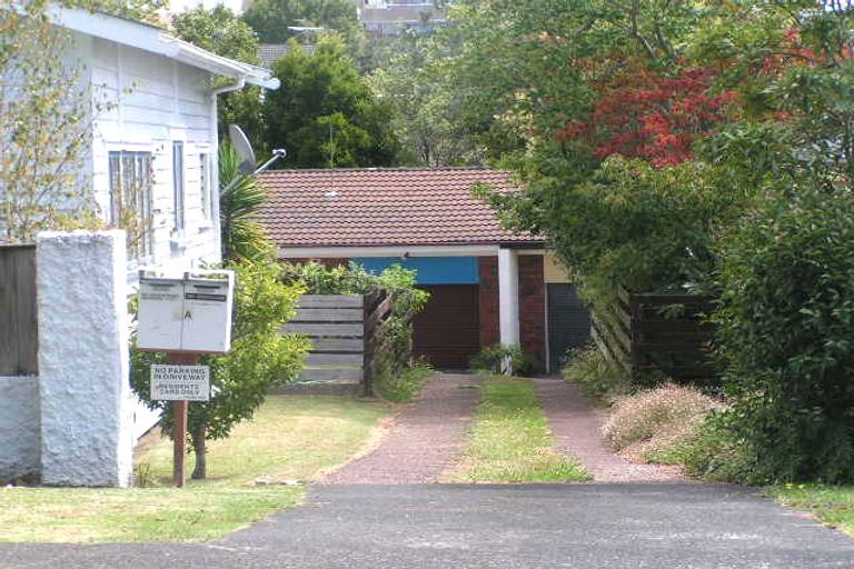Photo of property in 1/4a Park Avenue, Northcote, Auckland, 0626