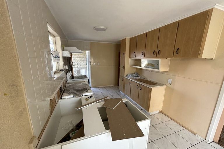 Photo of property in 21 Convair Crescent, Mangere, Auckland, 2022