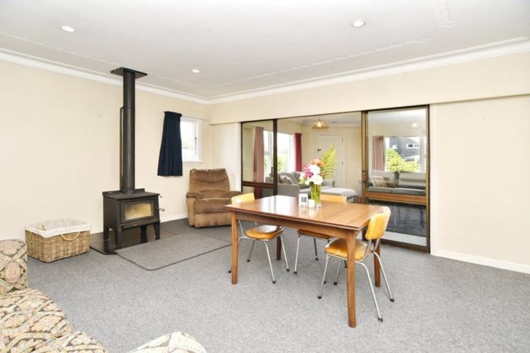 Photo of property in 1 Chilton Drive, Mairehau, Christchurch, 8052