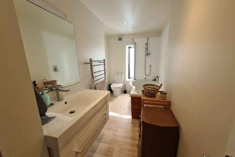 Photo of property in 98 Wadestown Road, Wadestown, Wellington, 6012