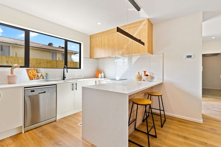 Photo of property in 5b Norval Road, Henderson, Auckland, 0610