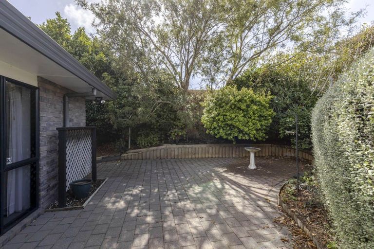 Photo of property in 15 Sandel Rise, Merrilands, New Plymouth, 4312